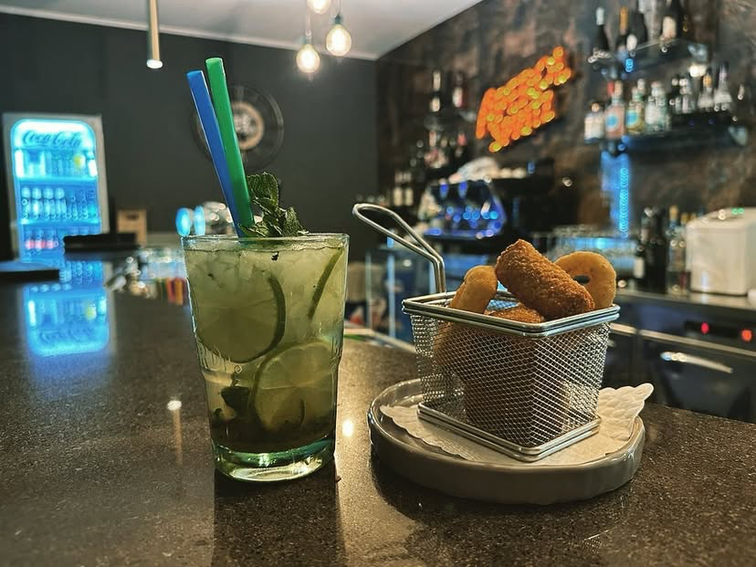 Le bar et ses cocktails dans l'ambiance des Arsenaux