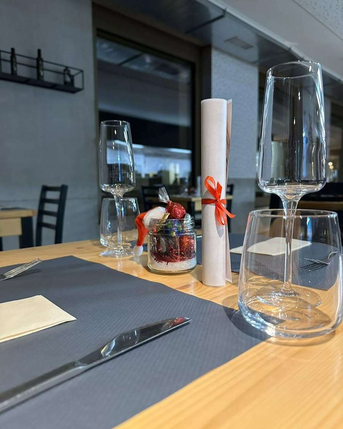 Table dressée au restaurant Les Arsenaux