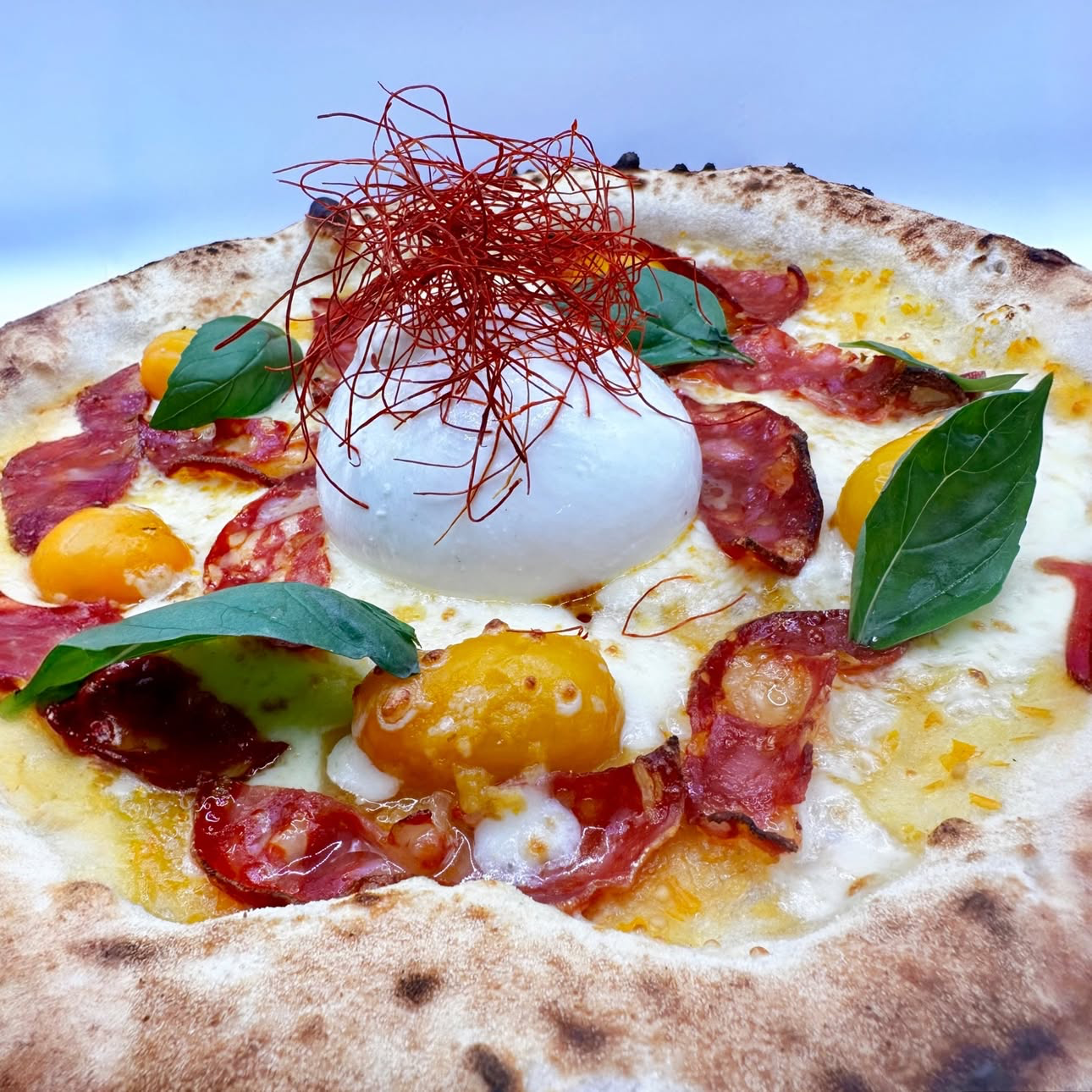 Pizza Gustosa aux tomates jaunes et burrata